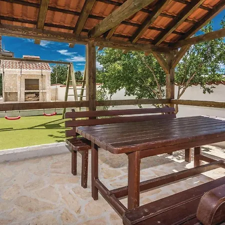 Five-bedroom In Zara