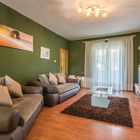 Five-bedroom In זאדאר
