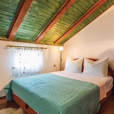 Five-bedroom In בית נופש זאדאר