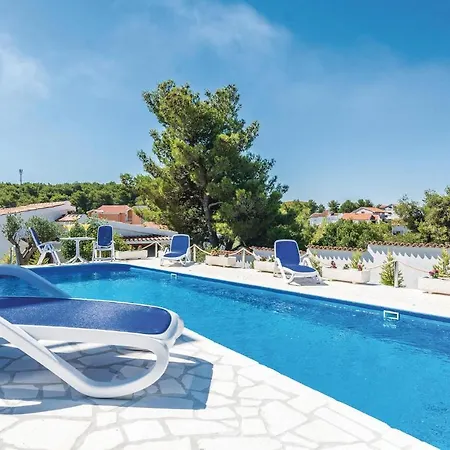 Five-bedroom In בית נופש זאדאר