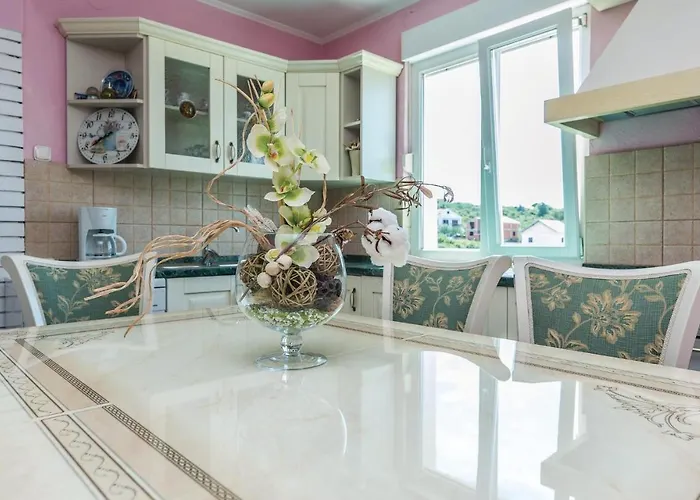 Five-bedroom In Tatil Evi *