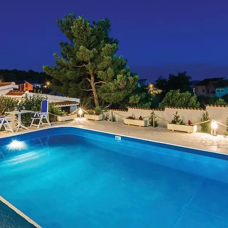 Сasa de vacaciones Five-bedroom In