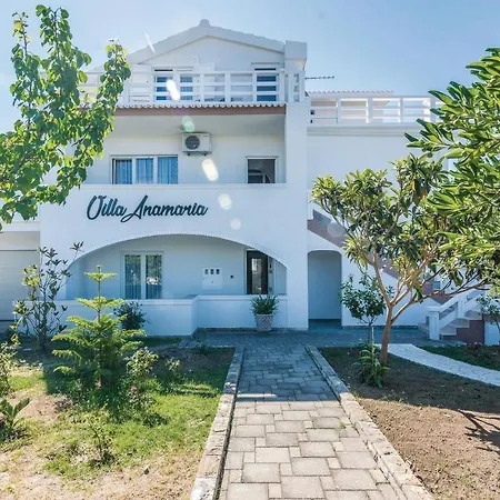 Five-bedroom In Сasa de vacaciones *
