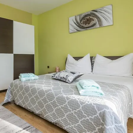 7 Bedroom Gorgeous In 자다르