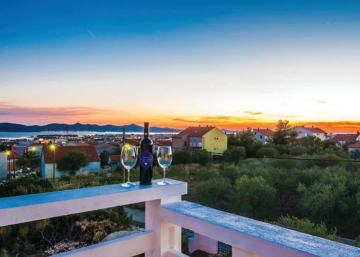 Five-bedroom In Ζαντάρ