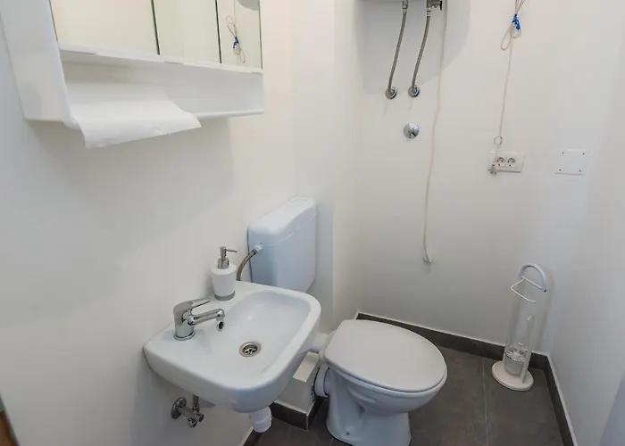 Five-bedroom In Ζαντάρ