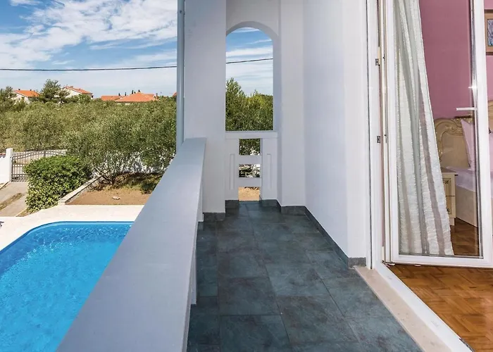 Five-bedroom In *
