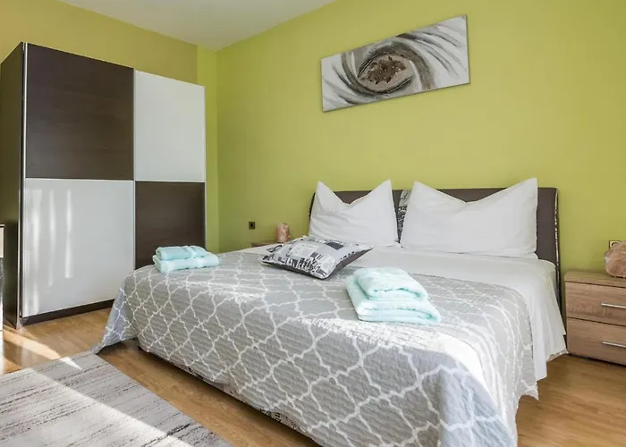Five-bedroom In Ζαντάρ